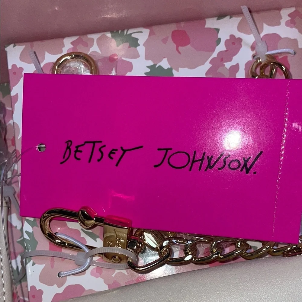 Betsey Johnson Off White and Gold Sybil Floral Set - Picture 2 of 13